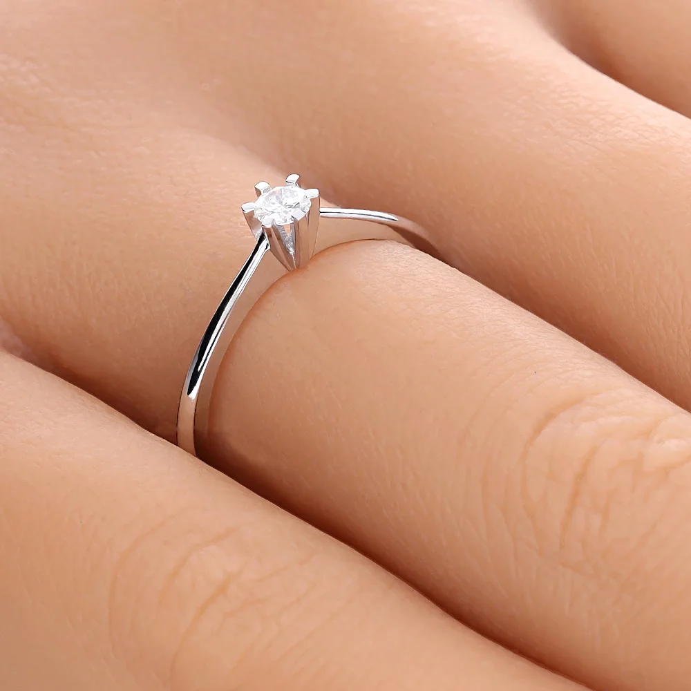 ADL011-hand-web-zoom