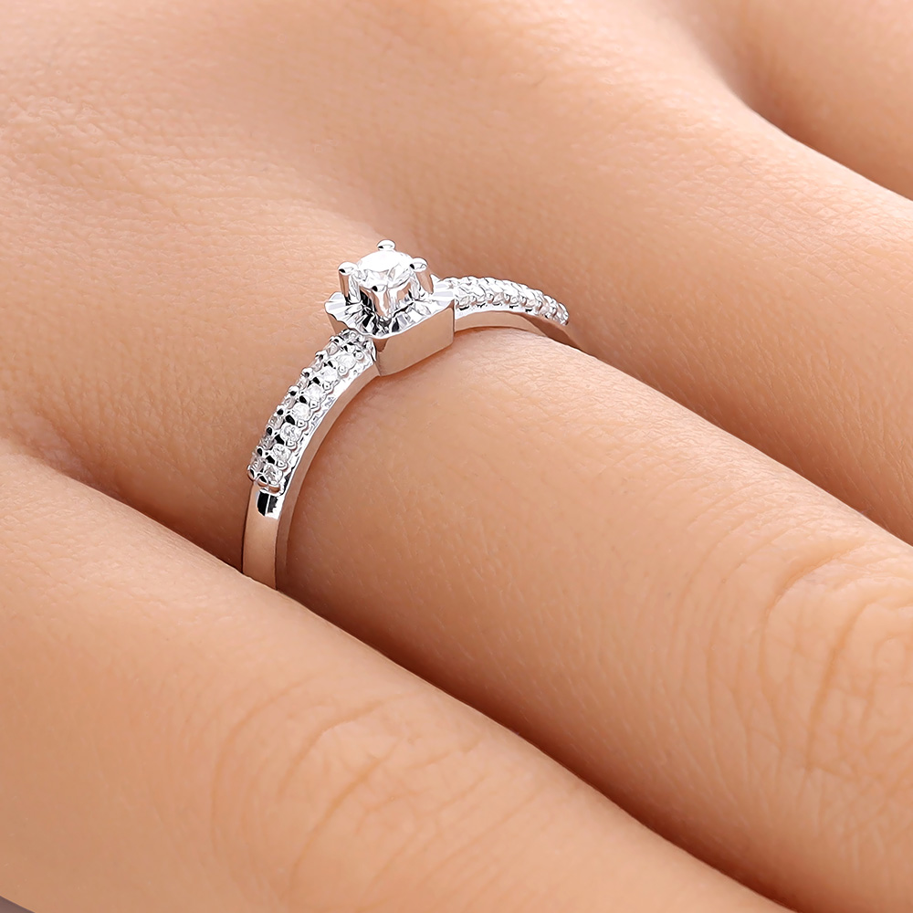 ADL014-hand-web-zoom