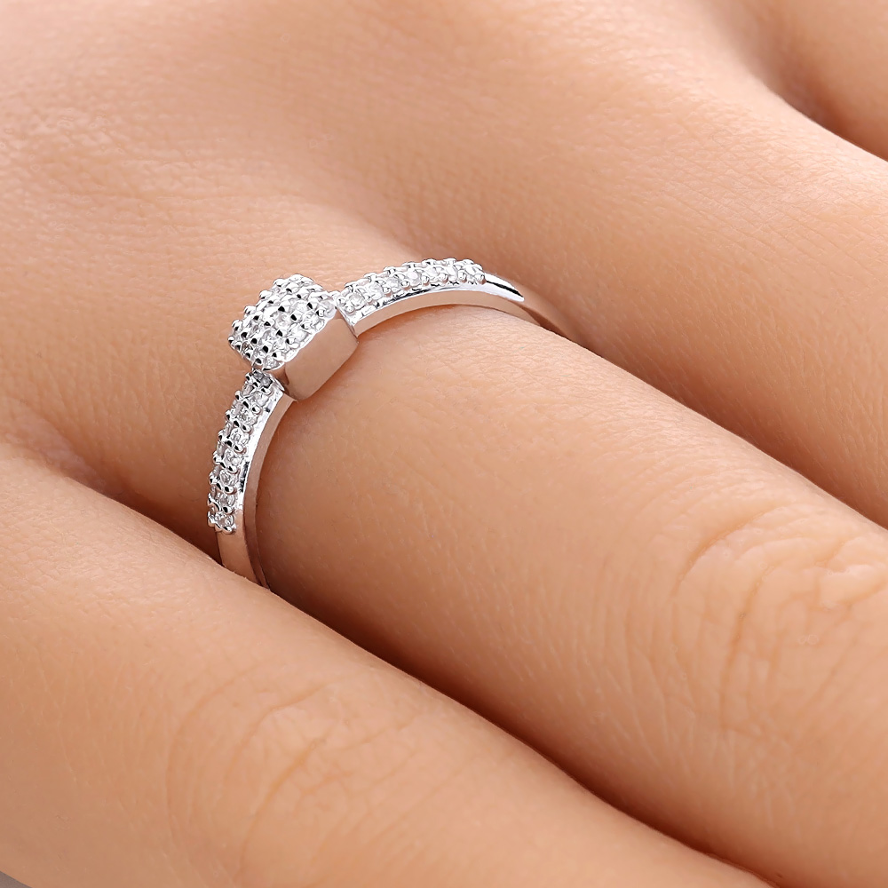 ADL023-hand-web-zoom