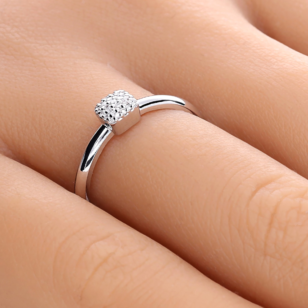 ADL025-hand-web-zoom