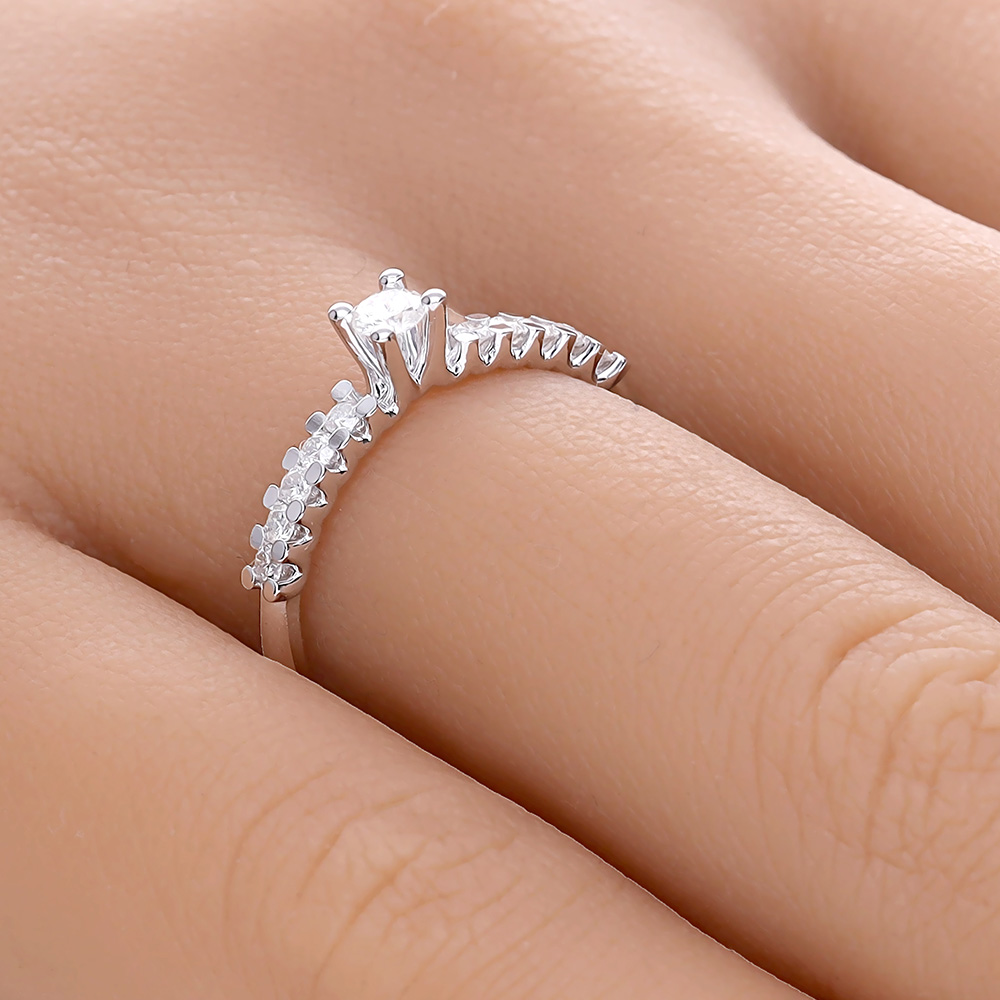 ADL035-hand-web-zoom