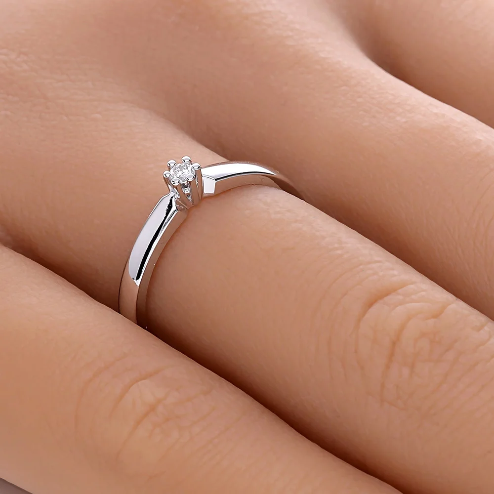 ADL039-hand-web-zoom