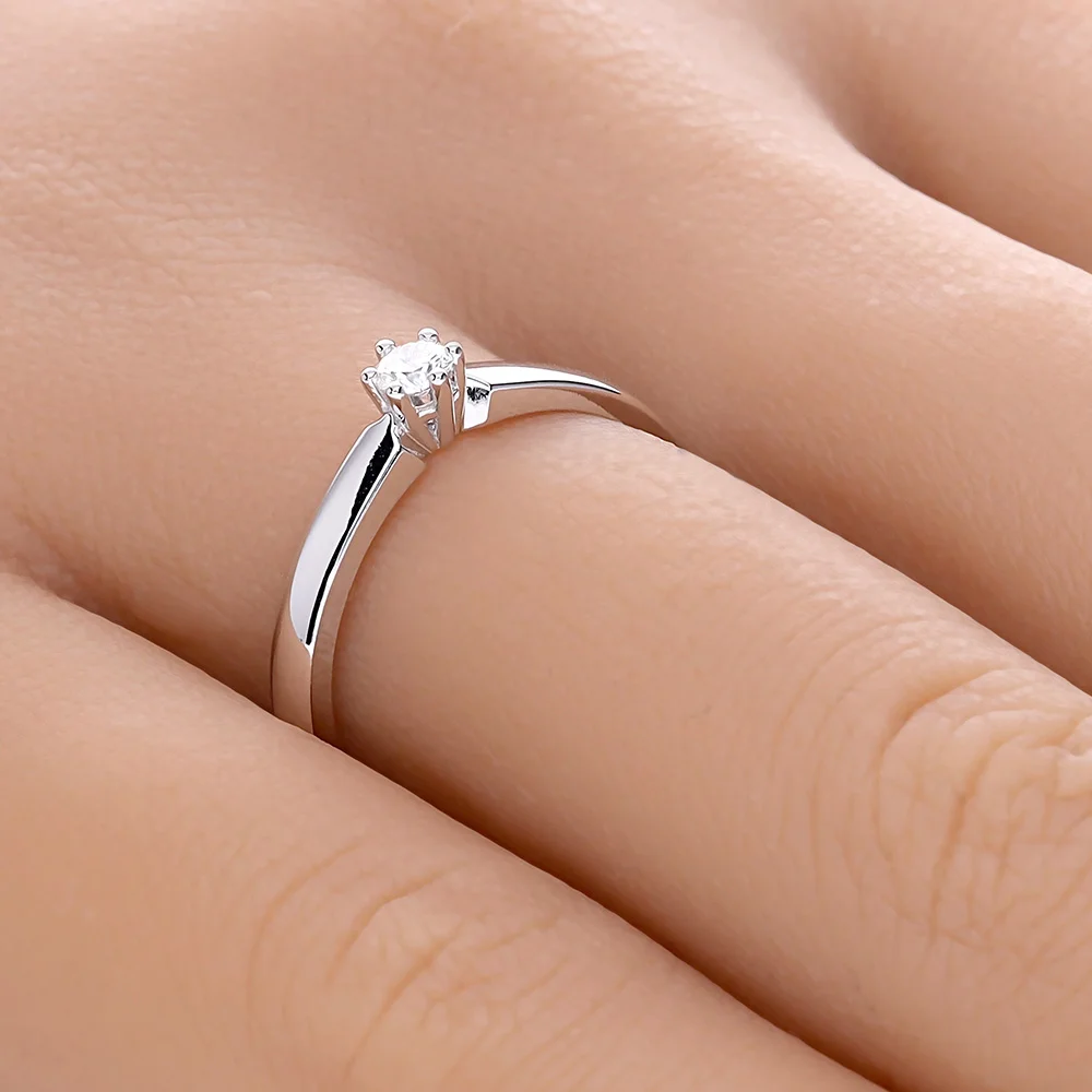 ADL040-hand-web-zoom