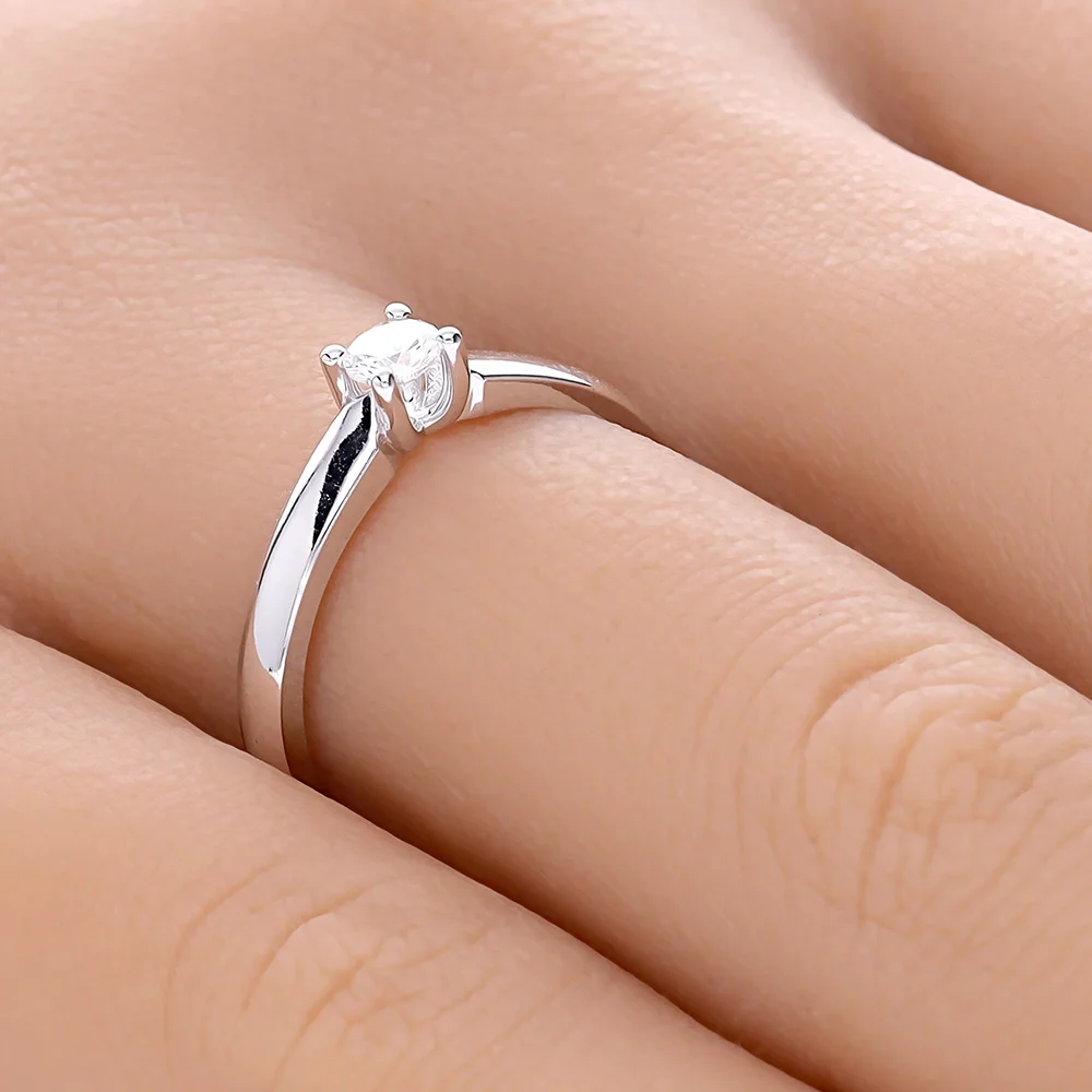 ADL046-hand-web-zoom