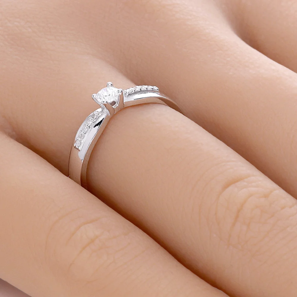 ADL059-hand-web-zoom