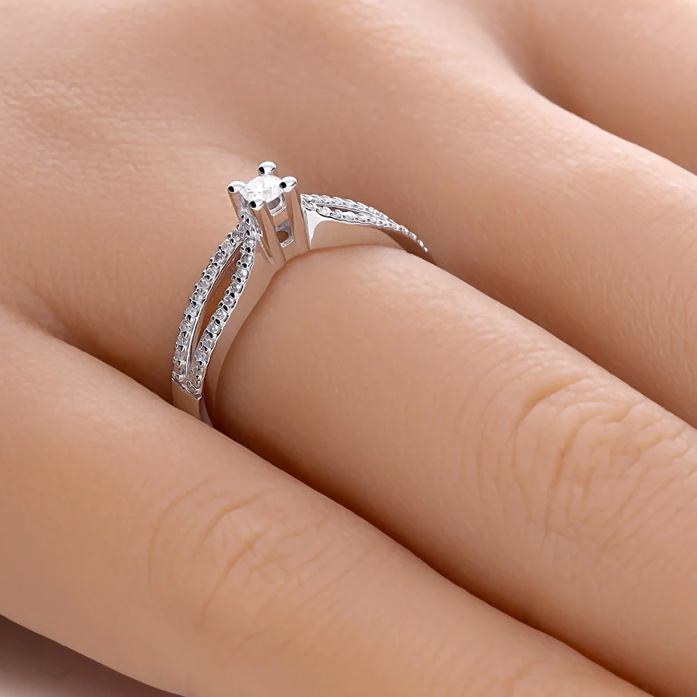 ADL071-hand-web-zoom