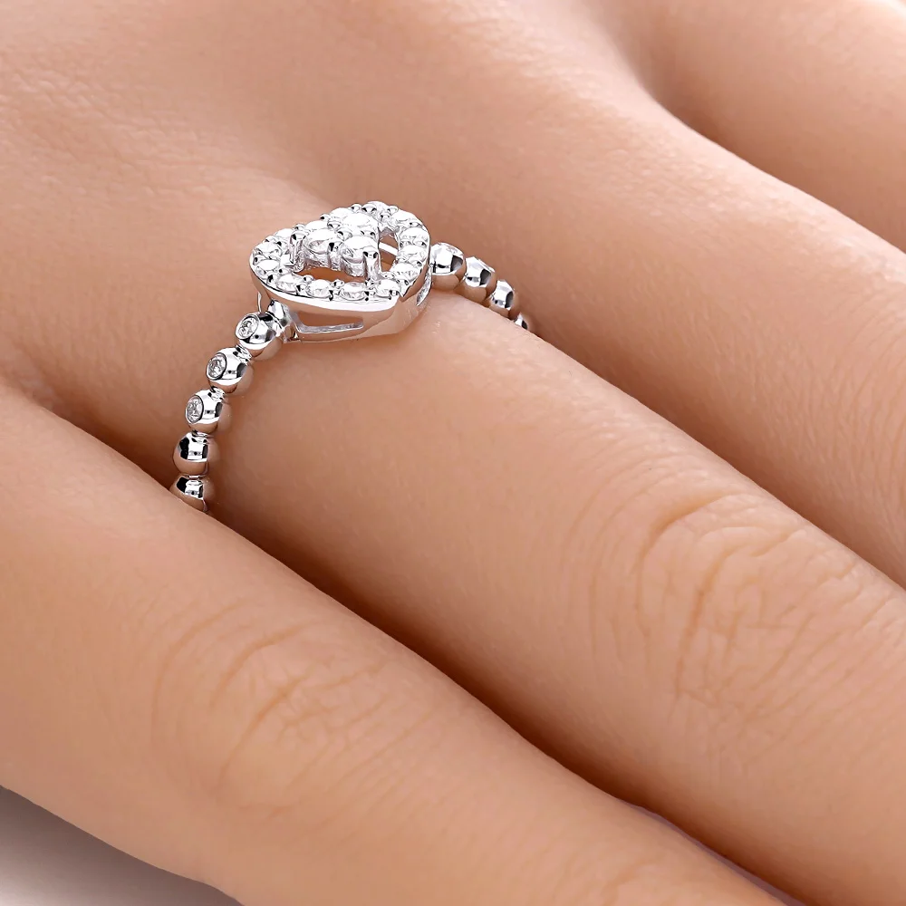 ADL085-hand-web-zoom