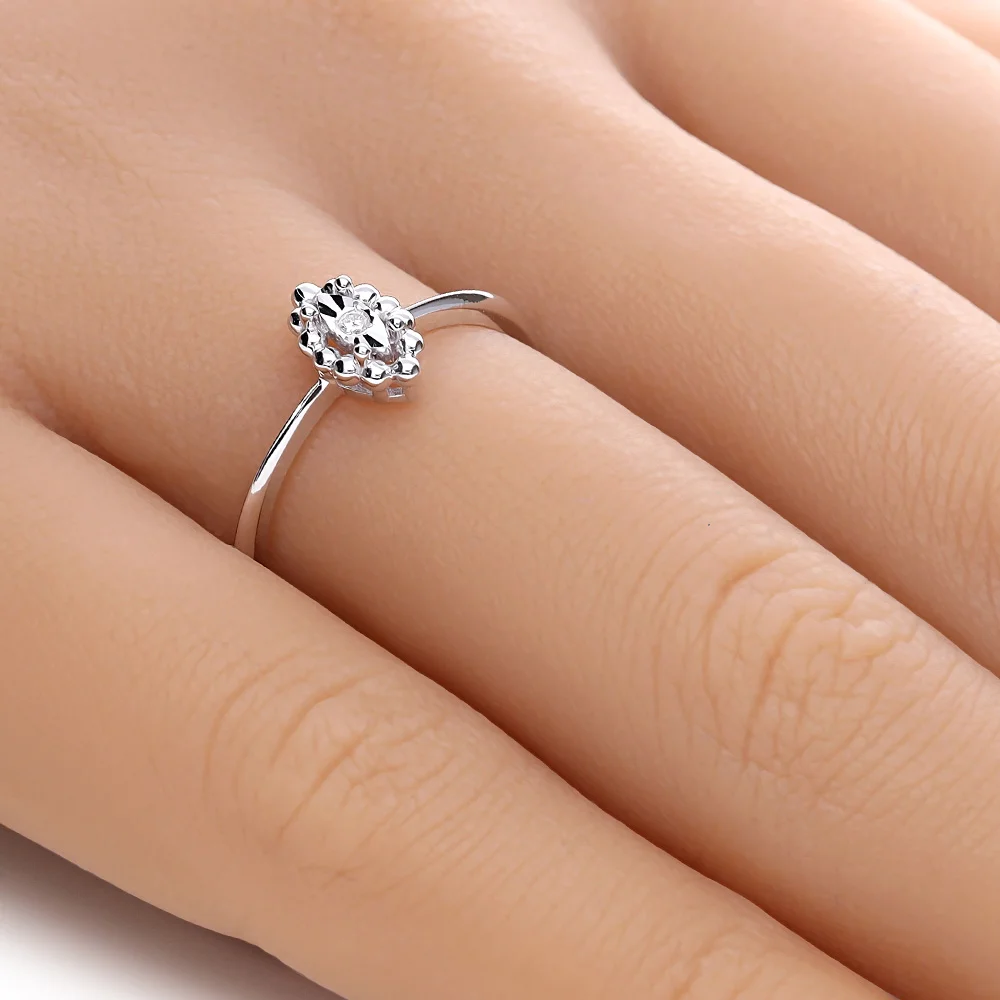 ADL091-hand-web-zoom