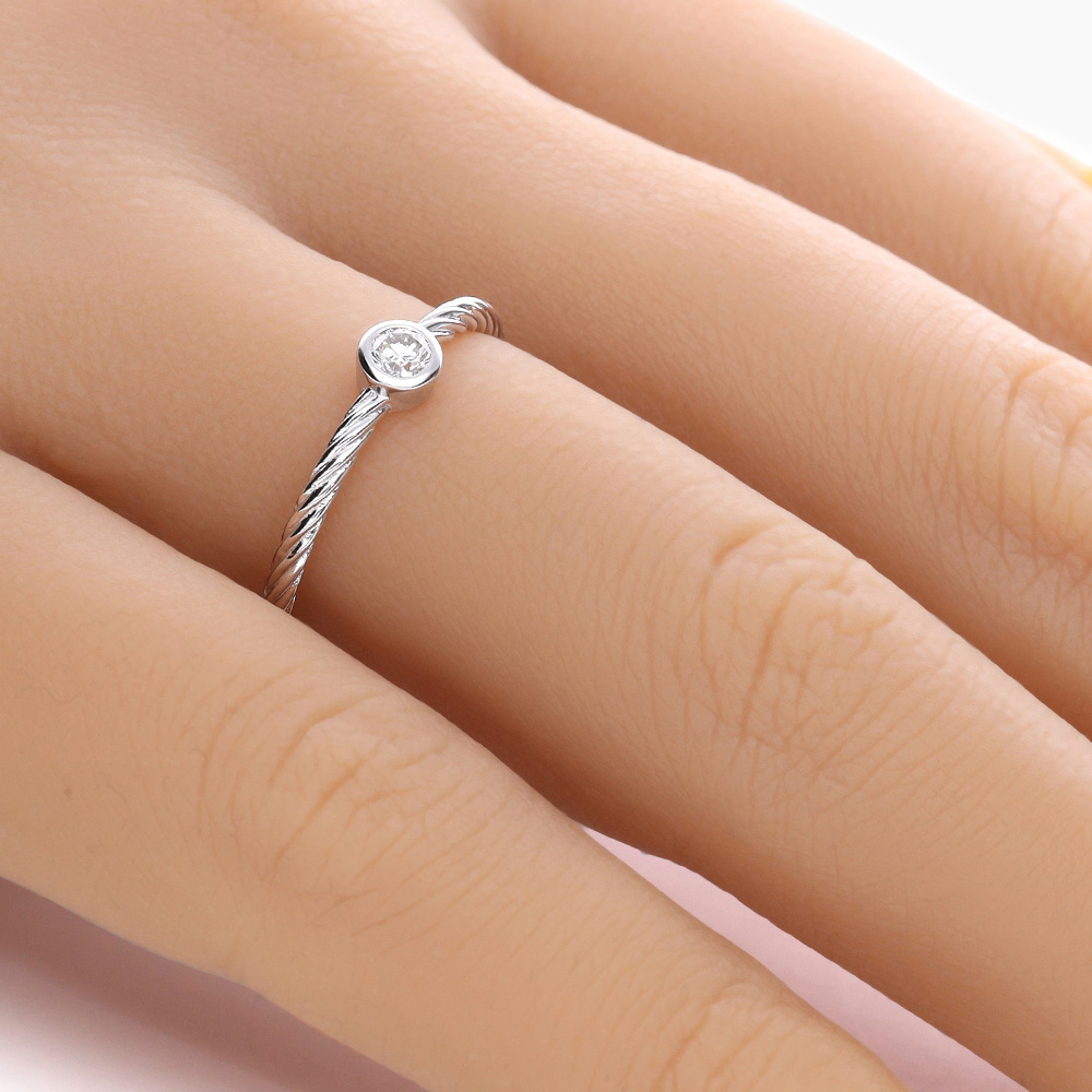 ADL220-hand-web-zoom