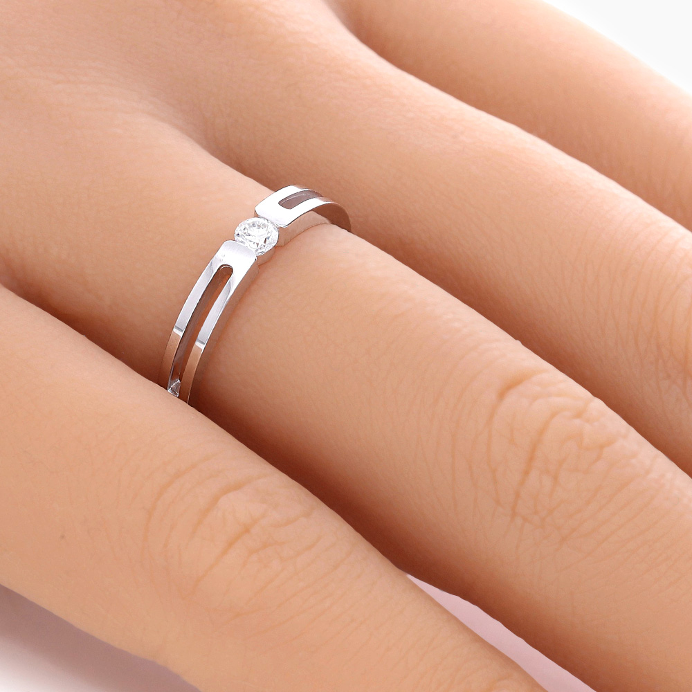 ADL228-hand-web-zoom